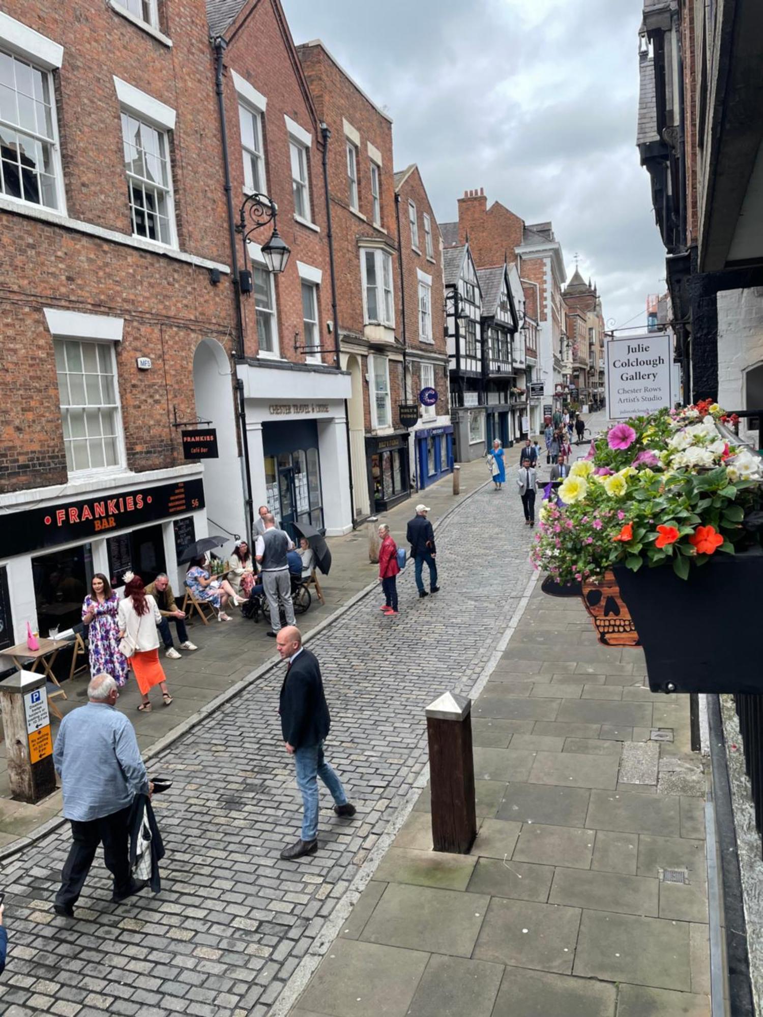 Jeans Place Watergate St Rows Near Racecourse Chester Exterior foto